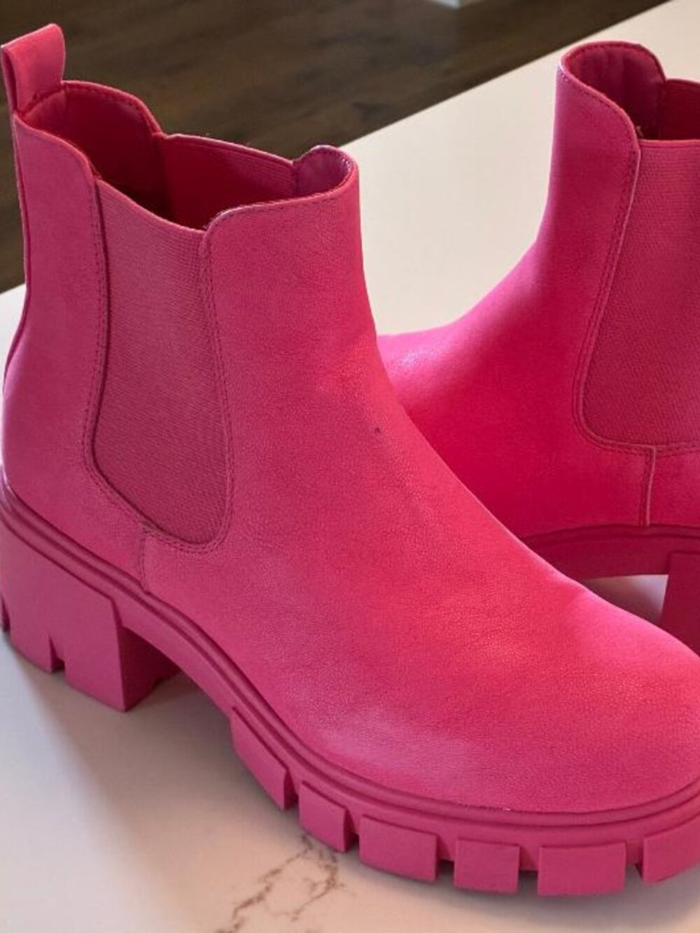 *EUC* Fabulous! MIA Ivy Faux Suede Ankle Boots in Hot Pink ~ Size 7.5